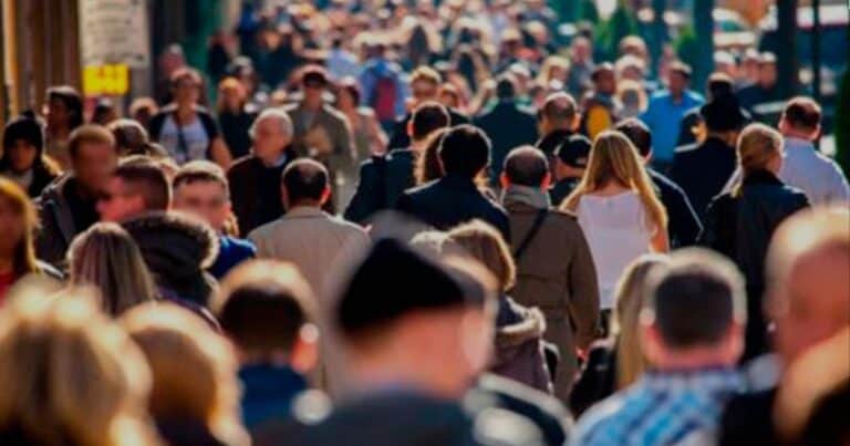 La población española llegó a su máximo histórico: 49.400.000 habitantes