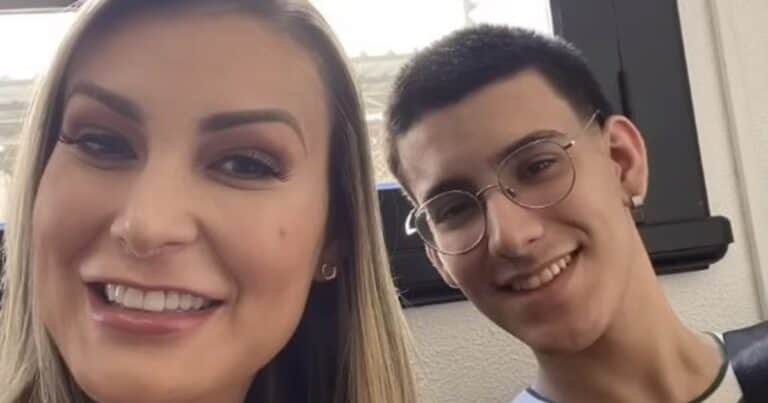 Son madre e hijo y trabajan juntos produciendo películas porno: él graba, ella actúa y luego reparten las ganancias
