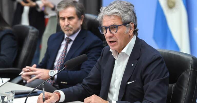 Efecto boomerang: por la baja de retenciones para adelantar dólares, la recaudación cayó 3,6% en octubre