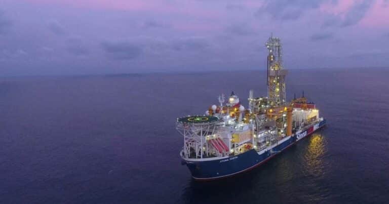 YPF sale a buscar petróleo y gas en el mar de Uruguay: cómo es la exploración «offshore» y los parecidos con África