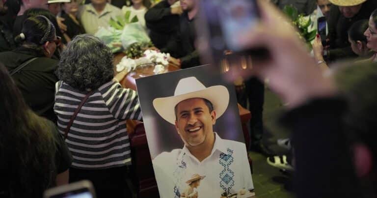 La conmovedora despedida al alcalde mexicano que fue asesinado durante los festejos del Día de los Muertos