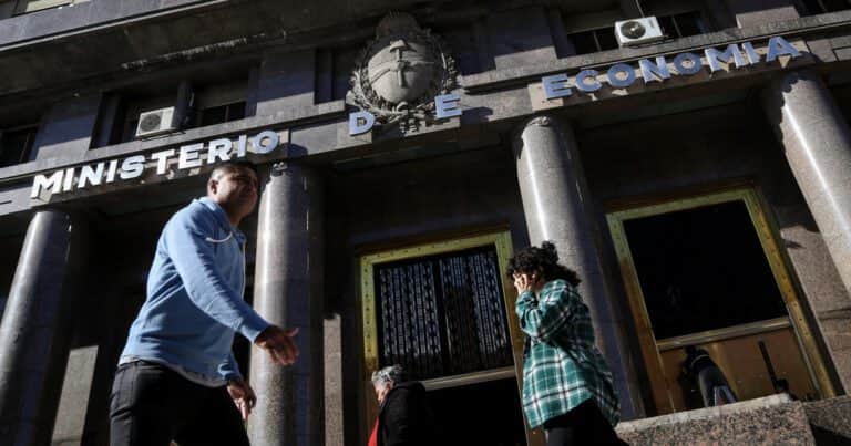 El Tesoro logra refinanciar los vencimientos de deuda y ‘el efecto Anker’ de Caputo se evapora