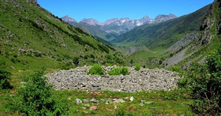 Lagos, montañas y pueblos ocultos: el valle aragonés que enamora a quien lo descubre