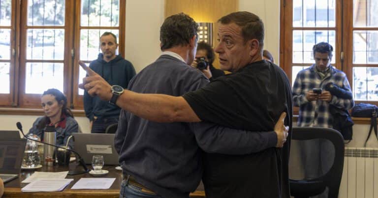 La Justicia frenó un referéndum en Bariloche, el intendente metió un decretazo y casi hay piñas en el Concejo Deliberante