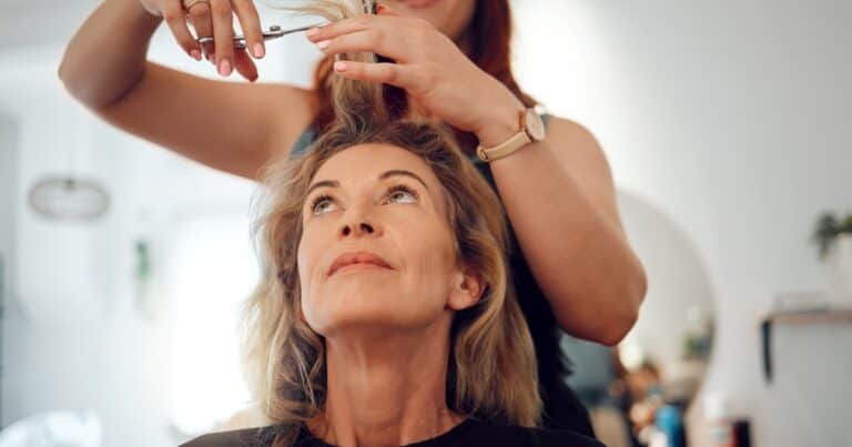 Calendario lunar de noviembre 2025: los mejores días para cortar el cabello según las fases de la Luna