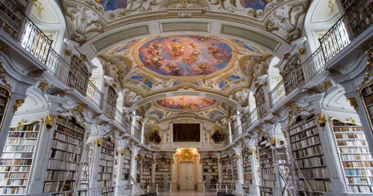 Furor en las redes por la biblioteca de abadía que es «más linda que la Capilla Sixtina»