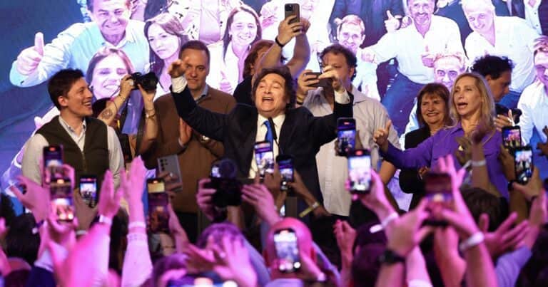 Una nueva encuesta midió por qué Milei ganó la elección y cómo saldría hoy en una presidencial