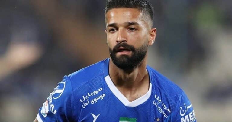 Un futbolista iraní fue suspendido por mostrarse con una copa de alcohol en la mano: «Video polémico», justificaron