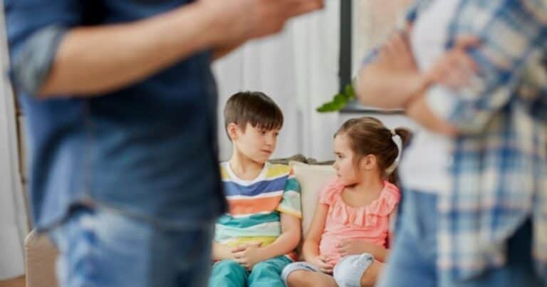 Un padre cambia de nombre todos los años para no pagar la manutención de sus hijos
