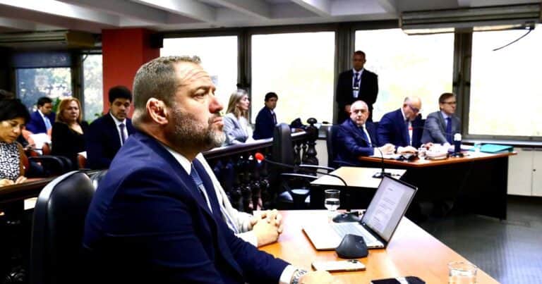 Pidieron la destitución del juez federal acusado de robarse 114 monedas de oro