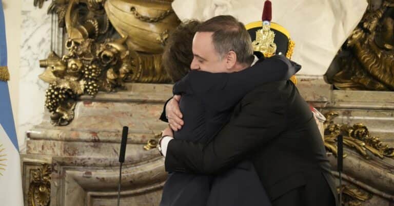 Milei vuelve a convocar a los gobernadores a Casa Rosada y deja otra vez afuera a Kicillof: definiciones en la jura de Adorni