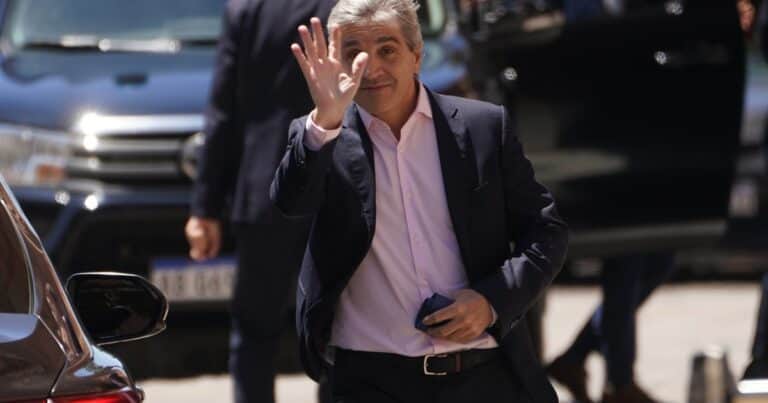 Luis Caputo dijo que el acuerdo comercial con Estados Unidos «está listo» y defendió las bandas cambiarias: «Andá a dormir tranquilo»