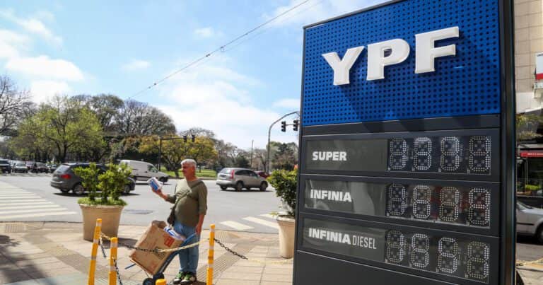 Kicillof y Massa contra las petroleras: quieren que informen sobre las subas de las naftas y hay alerta de desabastecimiento