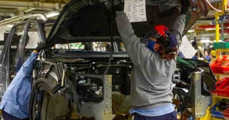 La producción automotriz cayó por cuarto mes consecutivo