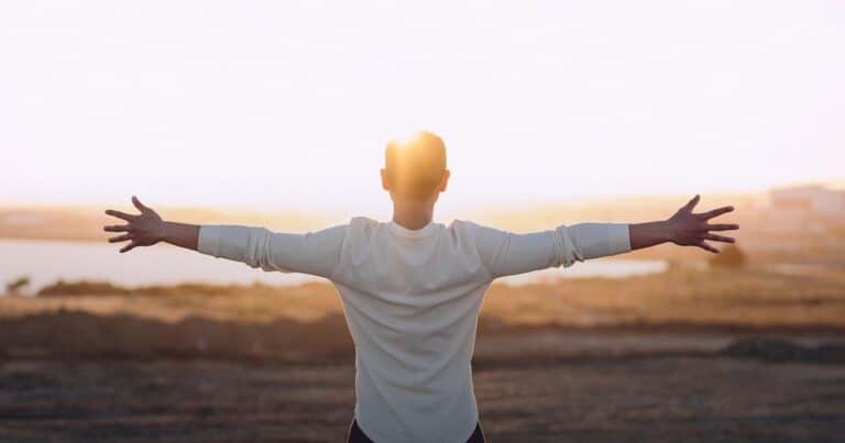 Cómo ser más feliz en 2026: estas son las 7 preguntas que pueden ayudarte