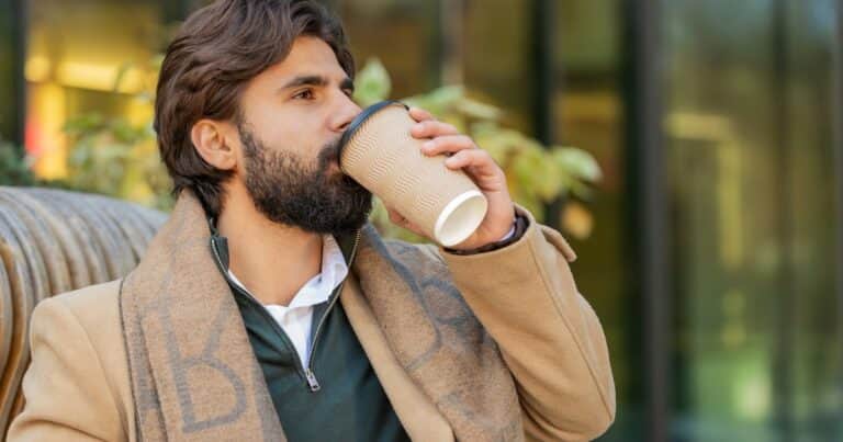 Tomar café te da ansiedad y a otros no: qué dice la ciencia sobre esta diferencia