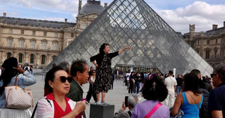 Una fuga de agua en el Museo del Louvre dañó centenares de documentos de la biblioteca de Antigüedades egipcias