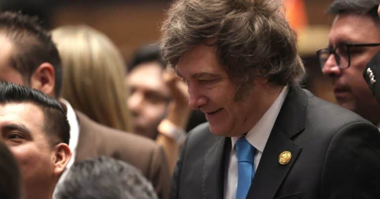Javier Milei, cada vez menos solo en el Club de la Derecha regional