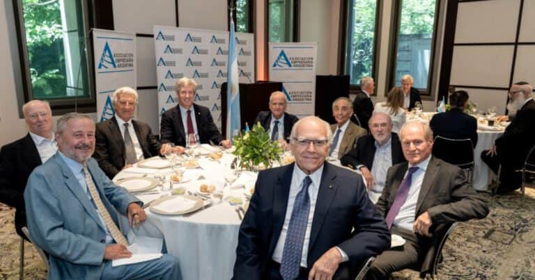 Bausili a los empresarios de AEA: «la acumulación de reservas será gradual»