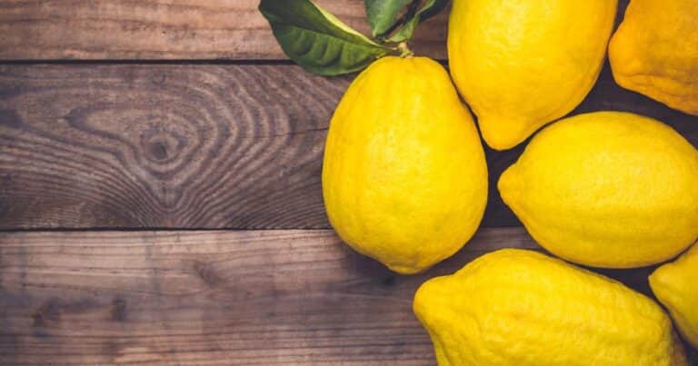 Tres limones en la mesa: el ritual Feng Shui simple para cortar malas vibras y atraer bienestar