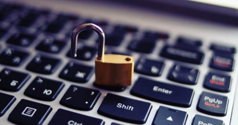 2025, el año en el que se rompió la confianza digital: «Los atacantes ya no hackean, inician sesión»