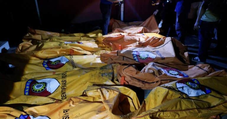 Un feroz incendio en un hogar de ancianos deja 16 muertos y varios heridos: «Los cuerpos estaban irreconocibles»