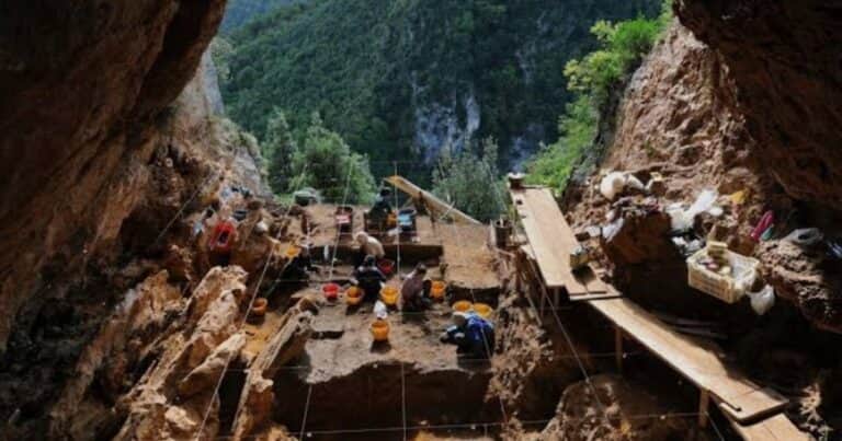 Descubren en una cueva de Italia un hecho aberrante ocurrido hace 3500 años