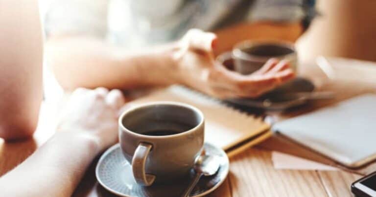 El truco viral del café con proteína en polvo que podría acelerar la pérdida de peso