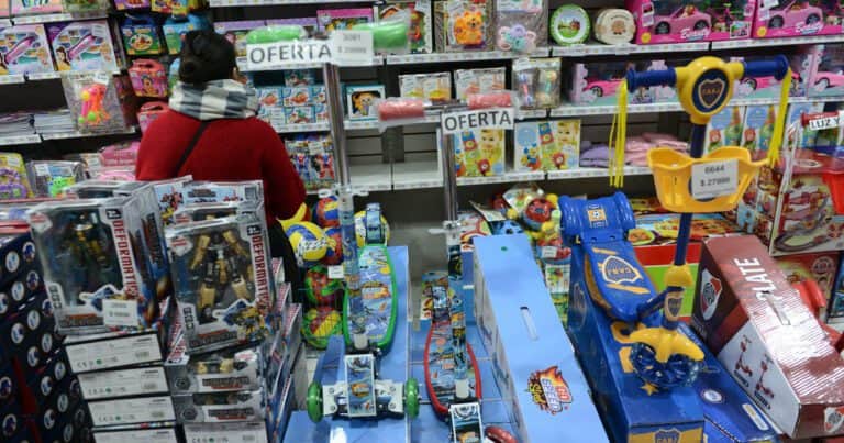 Apertura de las importaciones, baja de la natalidad, pantallas: las jugueterías enfrentan un fin de año crítico