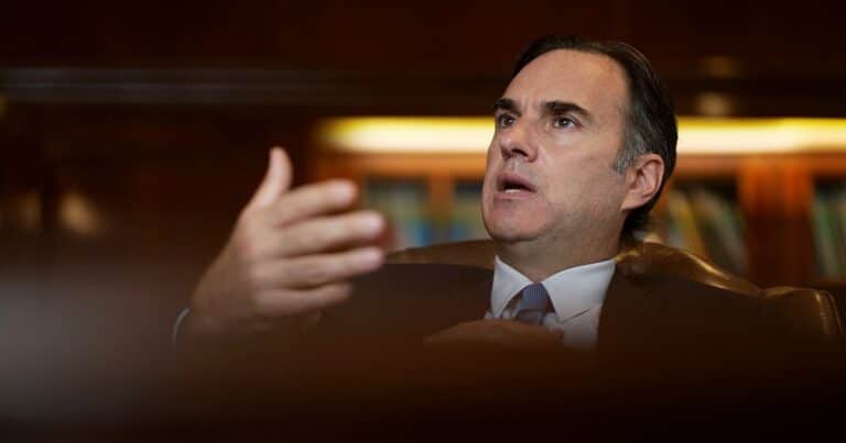 A contramano de Argentina, Uruguay lanza una ofensiva para desalentar el uso del dólar