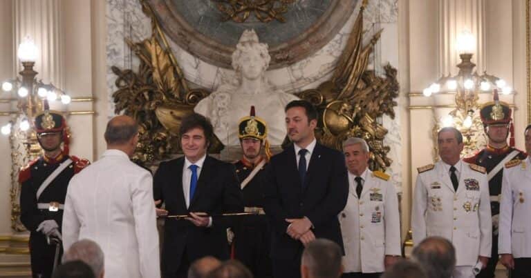 Javier Milei y sus medidas, EN VIVO: el Presidente encabeza el ascenso de las Fuerzas de Seguridad junto a la futura ministra Alejandra Monteoliva