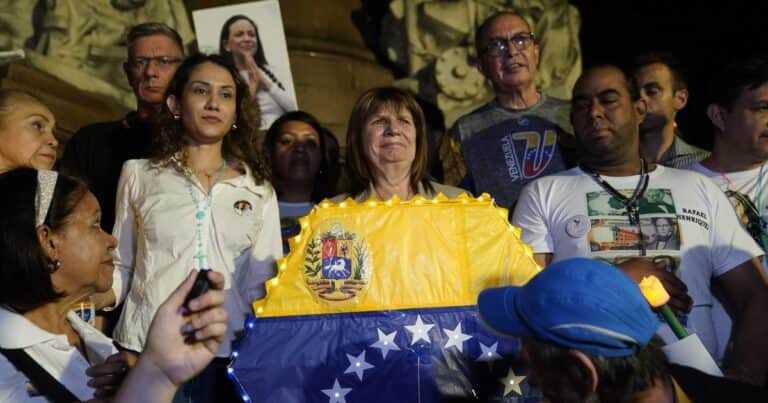 Patricia Bullrich se sumó a la marcha a favor de María Corina Machado en Buenos Aires