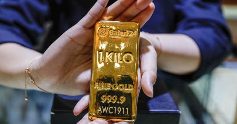 El oro supera por primera vez los US$ 4400 y marca su máximo histórico