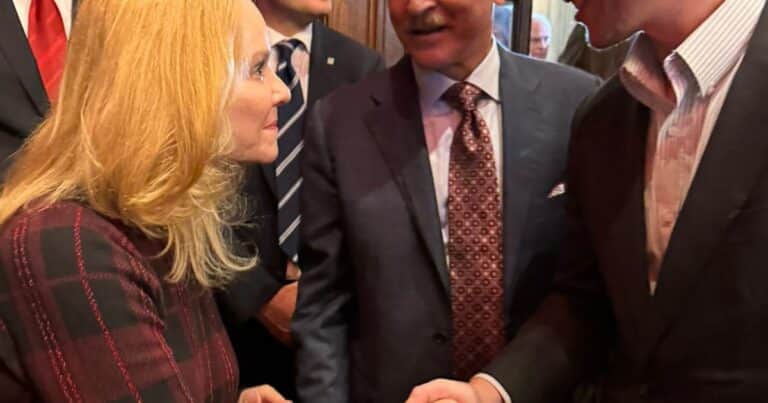 El embajador de Estados Unidos: «Trump me dijo que viniera a ayudar a su amigo, Javier Milei»