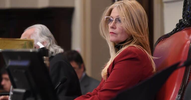 Detuvieron y procesaron a dos empleados del Senado bonaerense por abusos sexuales presuntamente cometidos dentro del palacio legislativo
