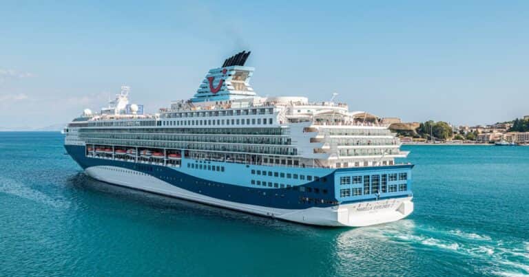 Un turista de 76 años se cayó de un crucero en las Islas Canarias y permanece desaparecido