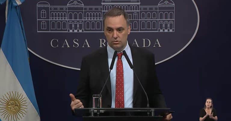 El Gobierno endurece su postura con Kicillof y le cierra la puerta a una reunión: «Sin déficit, no hay nueva deuda»