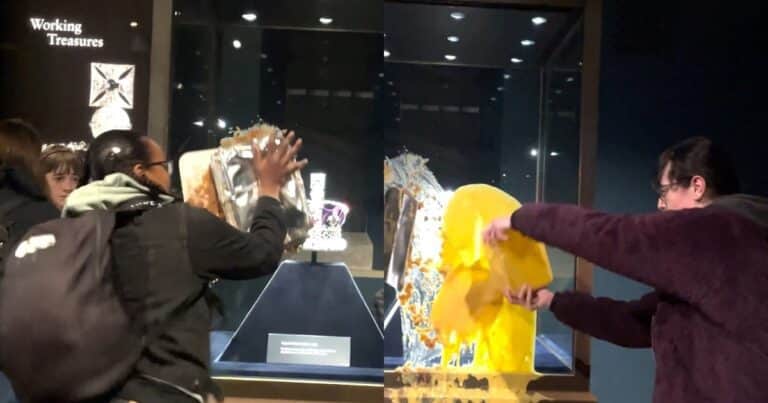 Un grupo de activistas arrojó comida contra las Joyas de la Corona en Londres