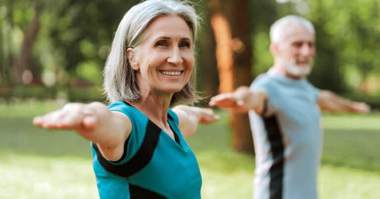 Los 10 mejores ejercicios para adultos mayores que buscan ganar masa muscular