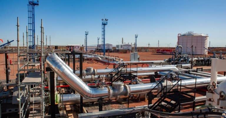 La chilena Enap firma un acuerdo con YPF y otras 3 empresas para comprar petróleo argentino por US$ 12.000 millones