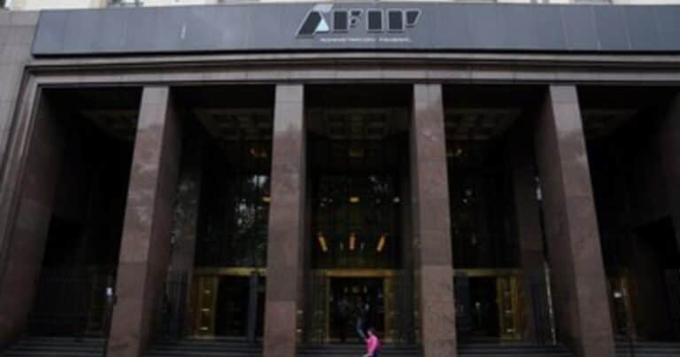 Guerra por Ganancias: ARCA ofrece cuotas y perdón de multas, pero exige $100.000 millones a grandes compañías