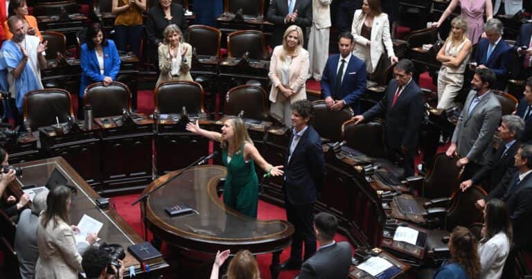 Las perlitas de la jura: los insólitos comentarios en la transmisión oficial, los insultos de Lemoine y la arenga de Milei