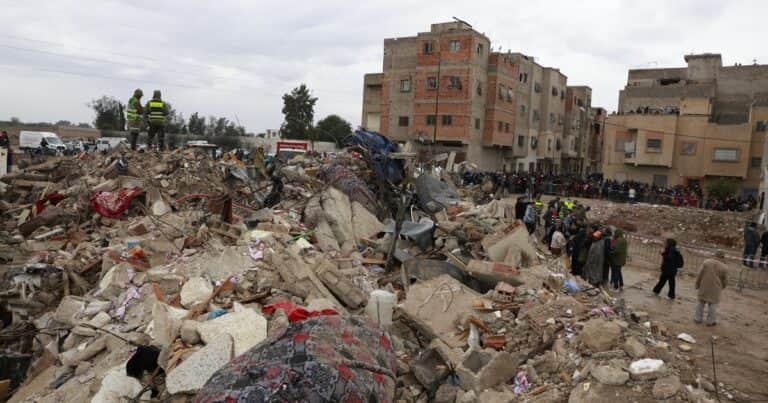 Un abrupto derrumbe de dos edificios dejó decenas de muertos y heridos de gravedad: «Nos quedamos en shock»
