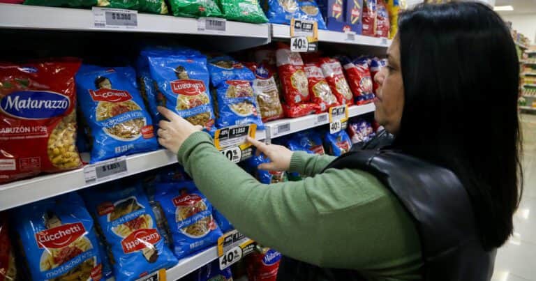 El poder de compra del salario mínimo sigue en picada y en los últimos dos años perdió casi el 36%