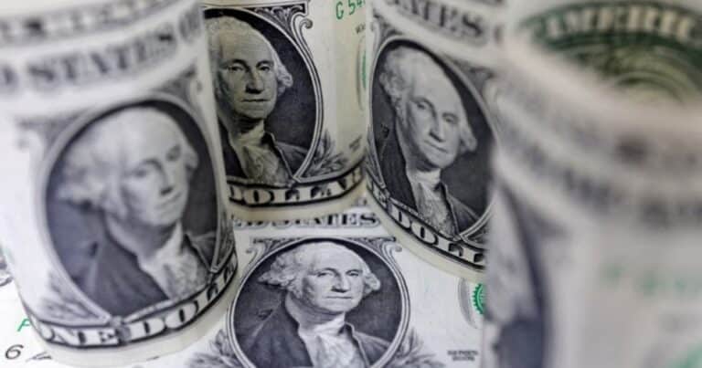 Baja el dólar y el mercado repunta tras el anuncio de la colocación de un nuevo bono