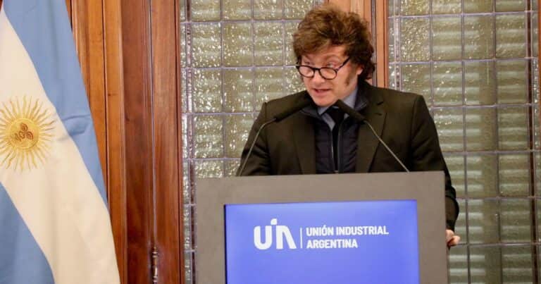 Nueva encuesta entre empresarios: cómo ven la Reforma Laboral y sus pronósticos para dólar e inflación