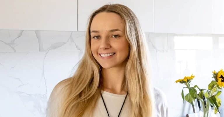 La influencer Stacey Warnecke murió a los 30 años horas después de dar a luz a su primer hijo en su casa