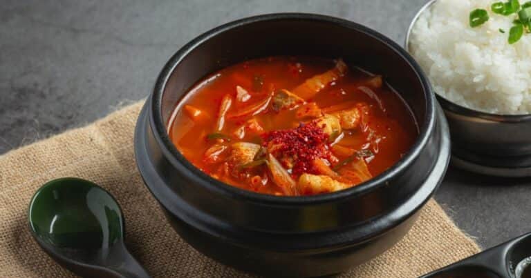 El alimento coreano picante que puede ayudar al sistema inmune y cómo sumarlo sin sufrir