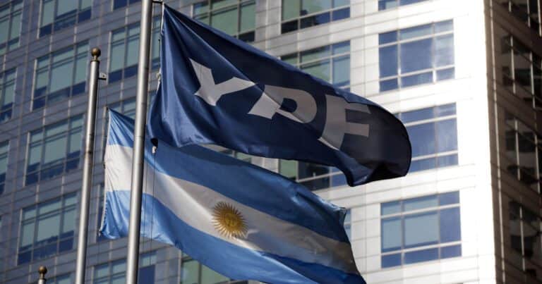 Juicio por YPF: el Gobierno dice que no está en desacato y acusa a Burford de embarrar la cancha