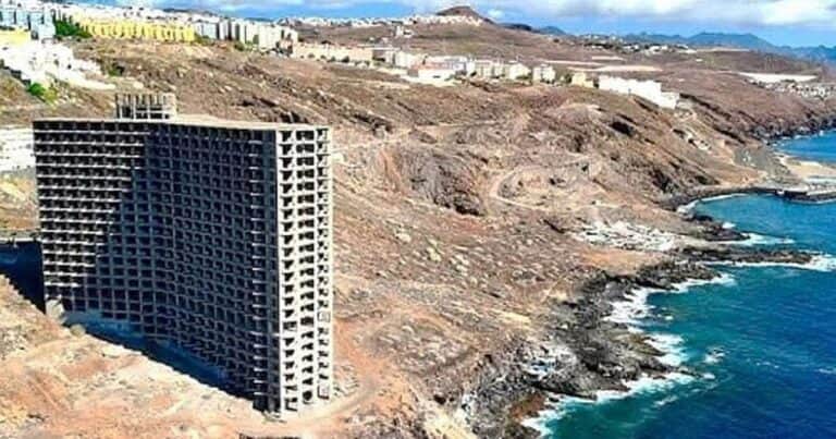 Fue con amigas a un hotel abandonado y se cayó de un quinto piso: horror por la muerte de una adolescente de 13 años